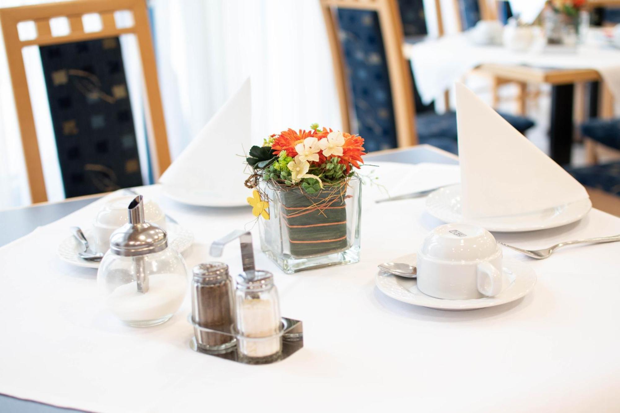 Miratel Hotel Mitterteich Bagian luar foto