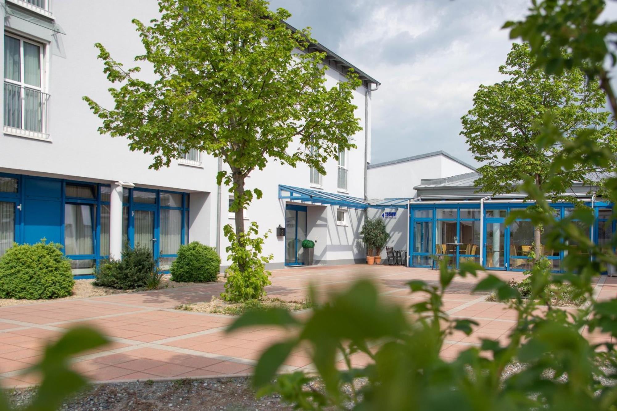 Miratel Hotel Mitterteich Bagian luar foto